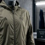 Coupe vent Real Madrid kaki 2025/26, vue proche
