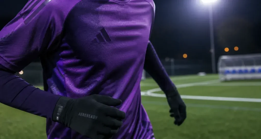 Maillot de foot violet : choisir le bon modèle pour l’entraînement, le match ou le club