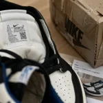 Vérifier authenticité Nike : étiquette intérieure, SKU et QR code