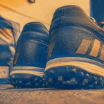 Chaussures de foot stabil sur moquette avec crampons adaptés